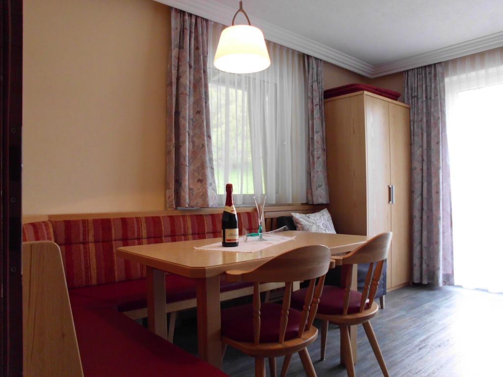 Ferienwohnungen Rahm Mayrhofen Kamer foto