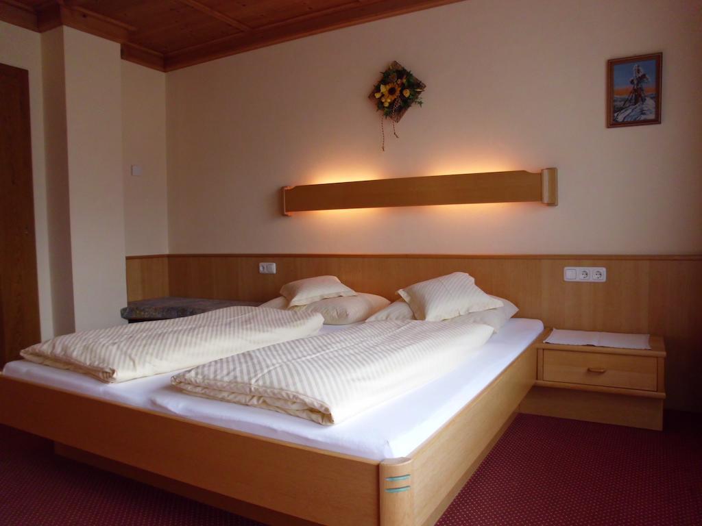 Ferienwohnungen Rahm Mayrhofen Kamer foto